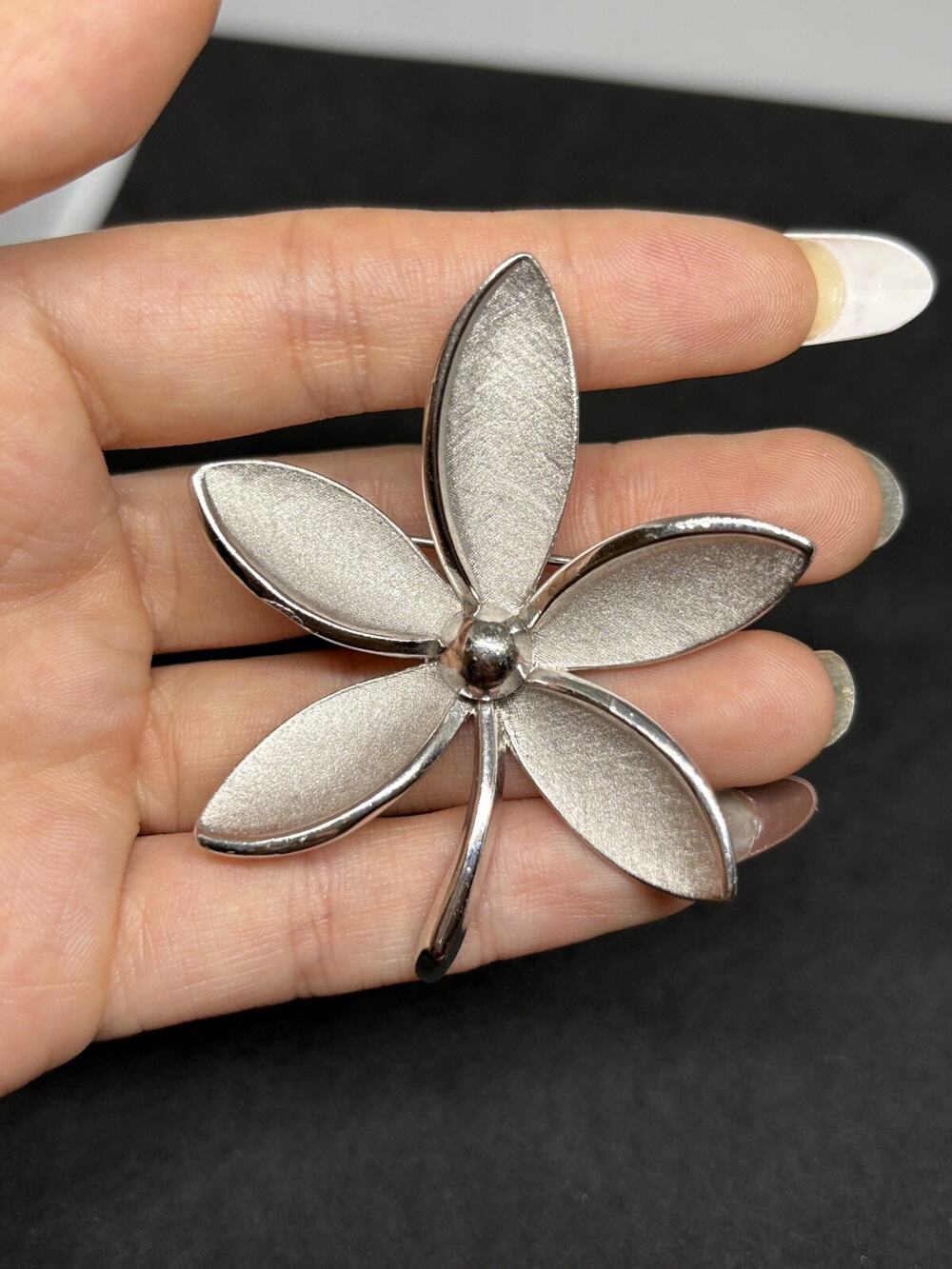 Crown Trifari Brooch Pin Silvertone Florentine Finish Flower Plumeria Daisy 2.5”